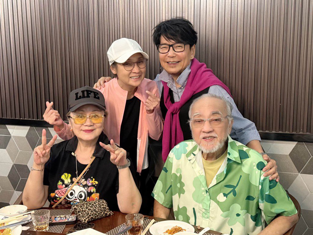 戚美珍即使全素顏,看起來依然年輕。