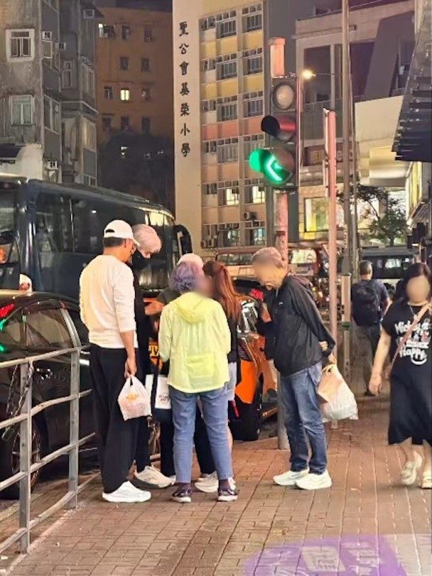 周潤發與苗僑偉早前在太子區被市民遇到。