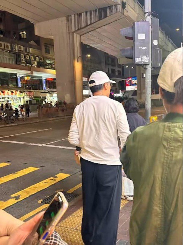 有網民在太子一間新開燒餅店排隊時,驚喜發現前面的正是苗僑偉。