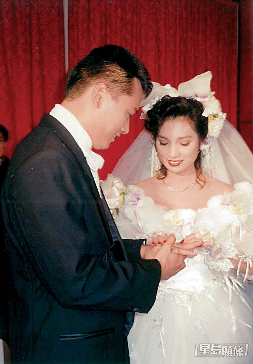 戚美珍與苗僑偉在1990年共諧連理。