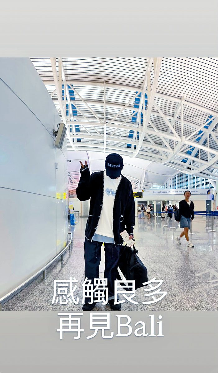 有份出席婚禮的姜濤晒出在機場準備回港的照片。