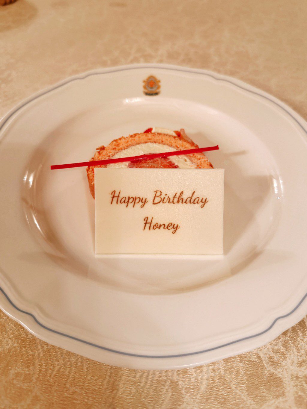 一句「Happy Birthday Honey」，盡顯譚俊彥對太太的愛意。