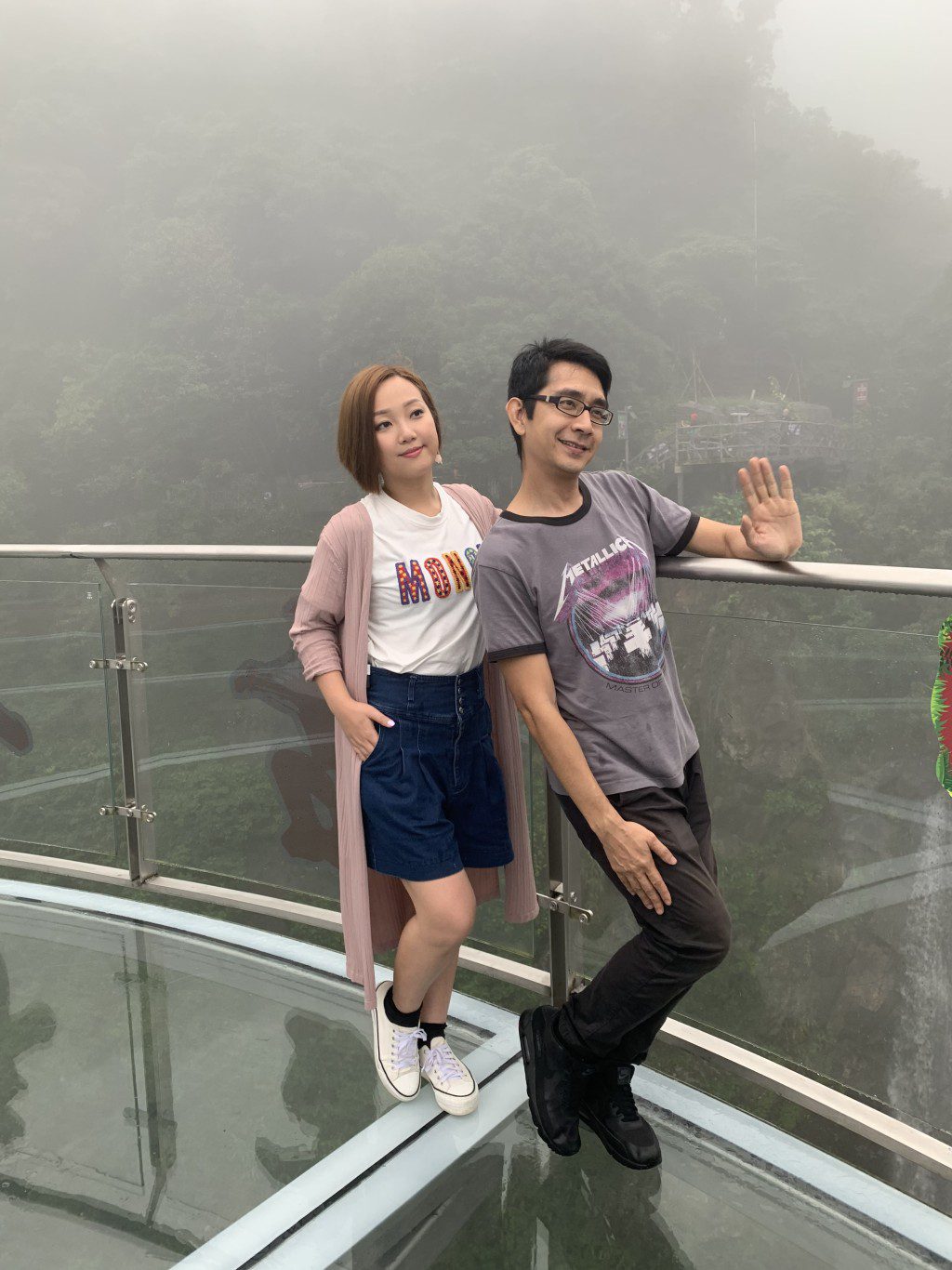 拍攝《臥底2.0》時,兩人一同遊覽玻璃橋。