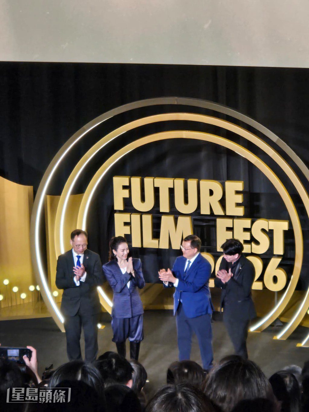 章子怡回憶19歲首次演戲的點滴。