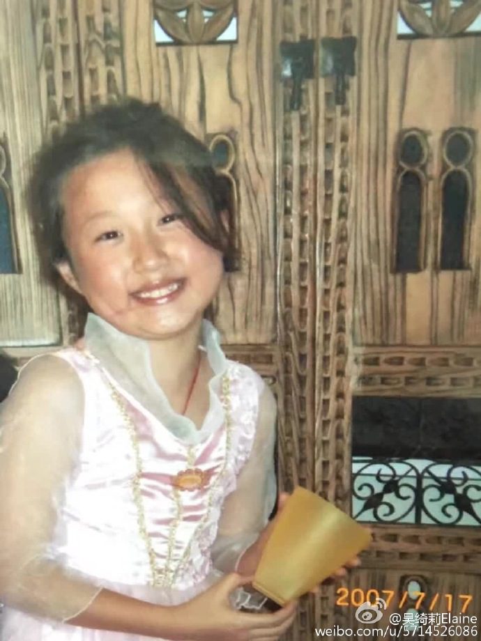 吳綺莉曾多次暗示吳卓林是成龍女兒，但男方一直未有承認。