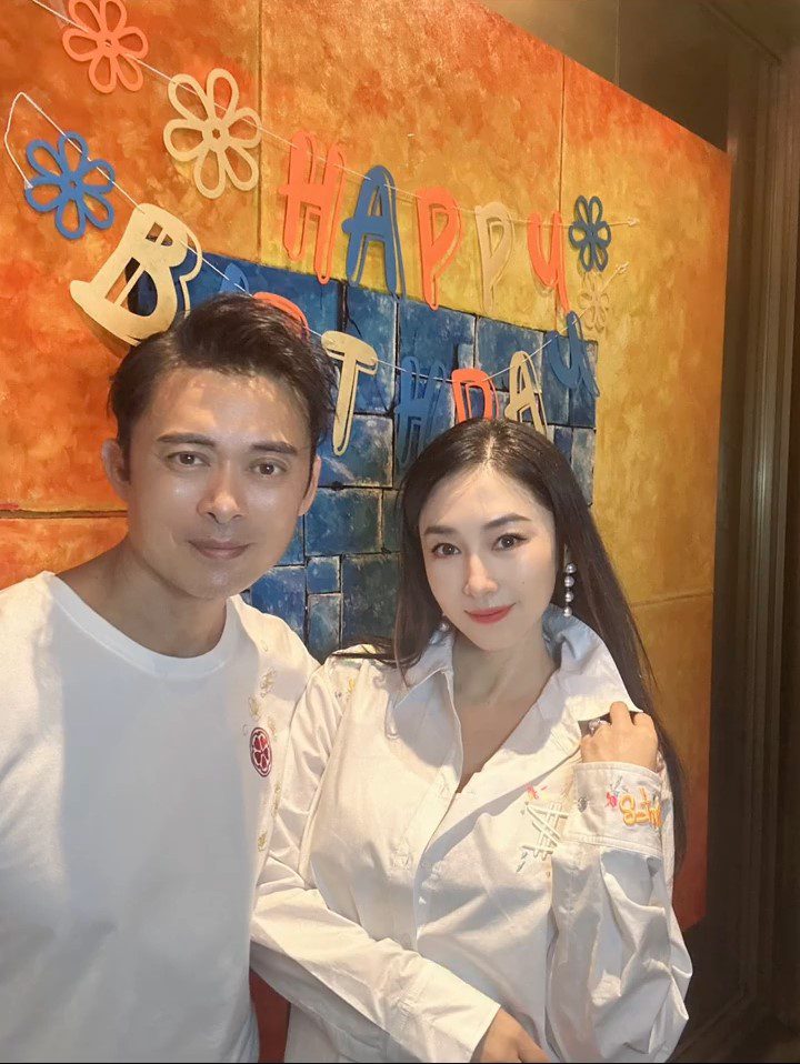 樊少皇與太太賈曉晨一同慶祝生日。