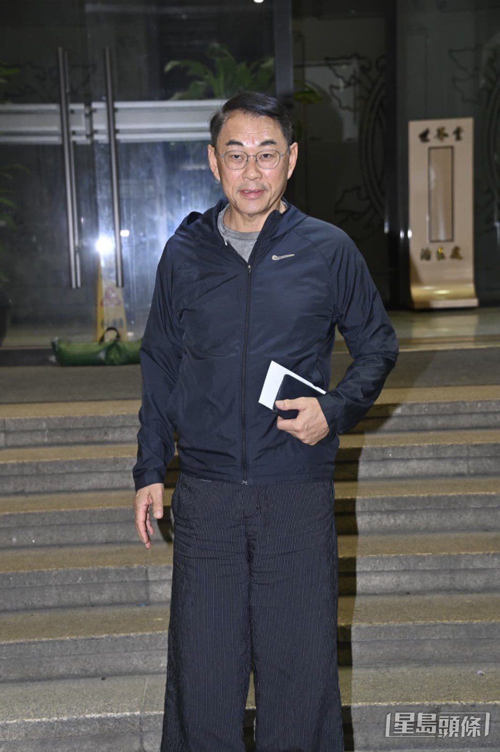 戴志偉到場送別甄志強。