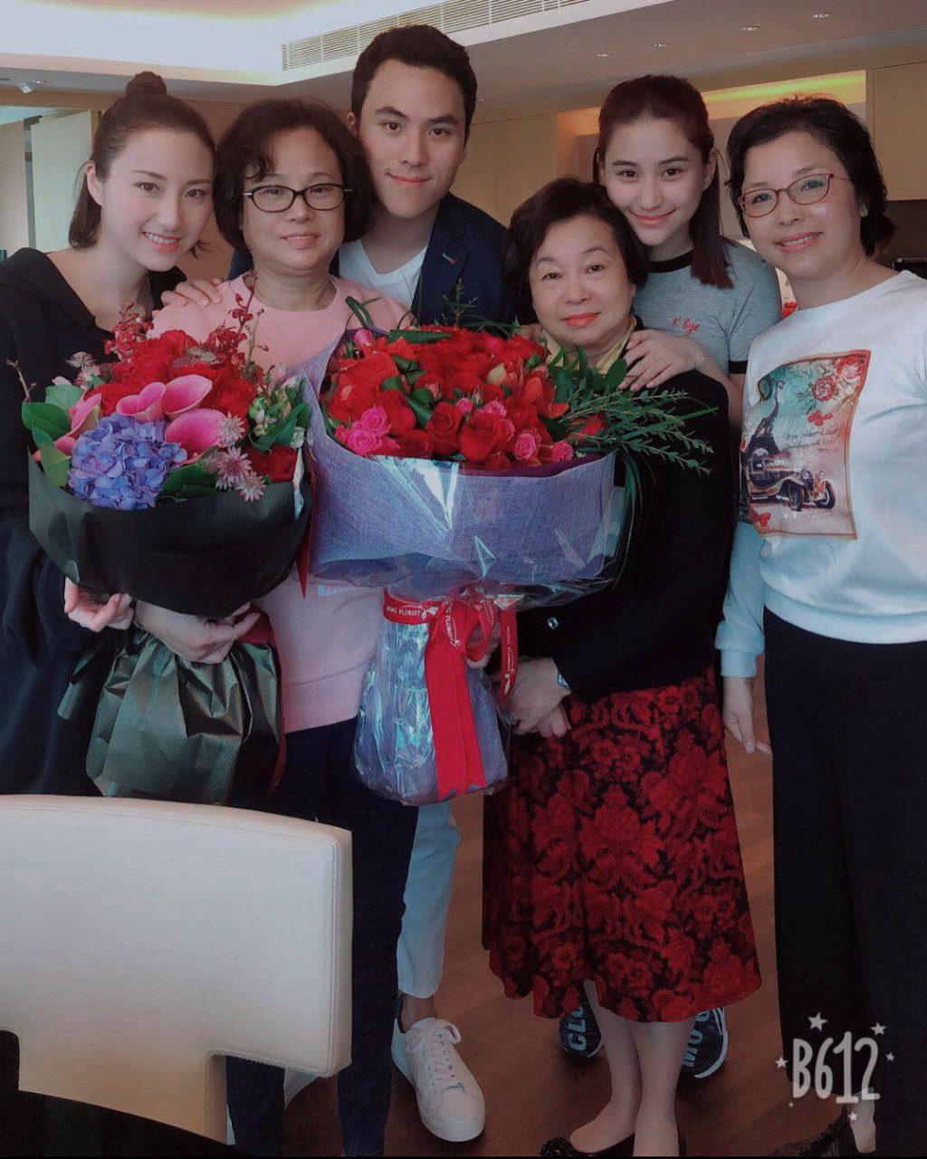 2018年，三名子女與親戚齊集為三太陳婉珍（左二）慶生。