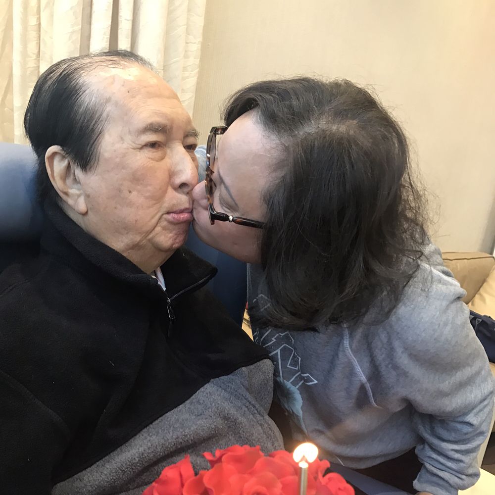 場面溫馨。