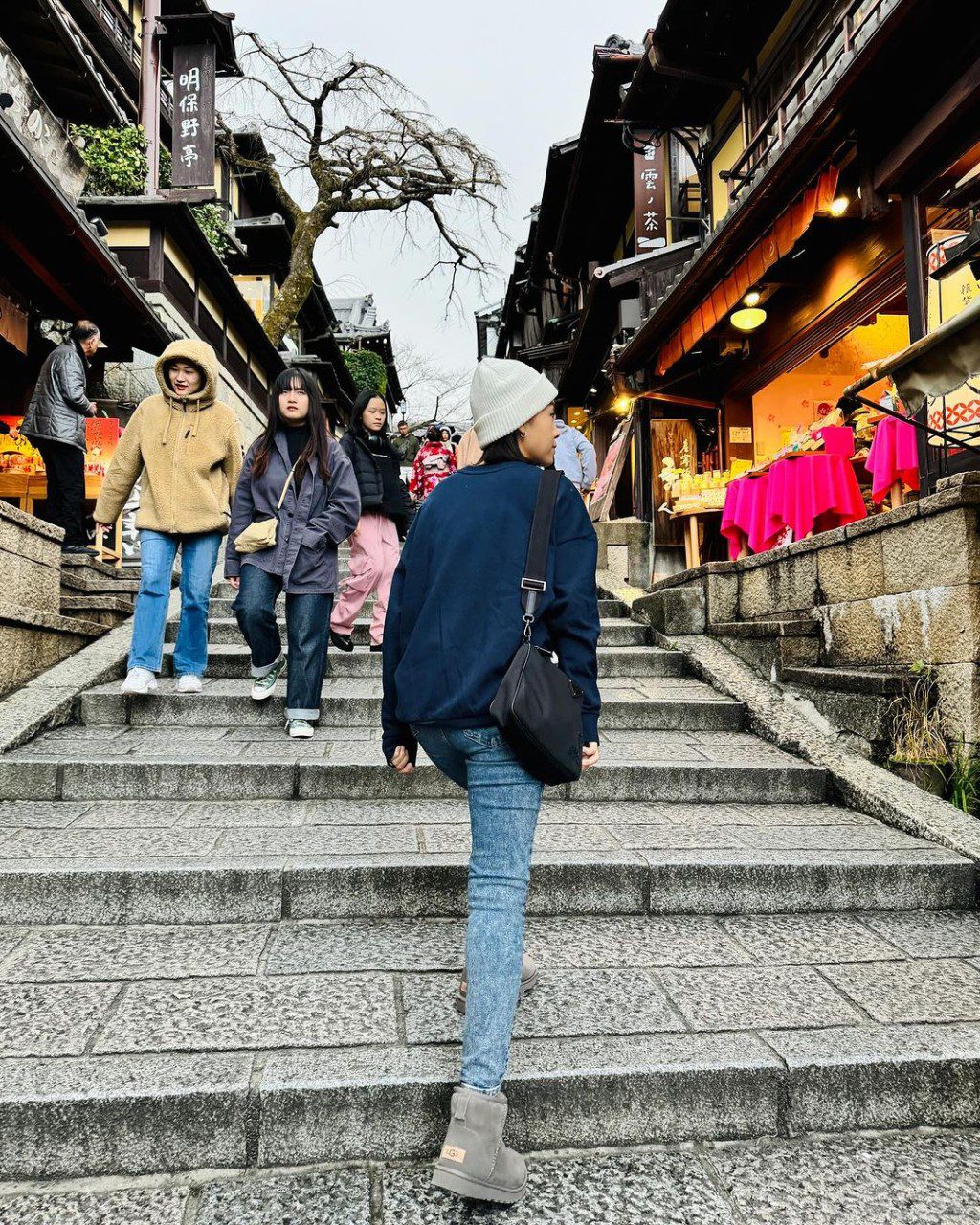 他們亦到訪了清水寺的明保野亭。