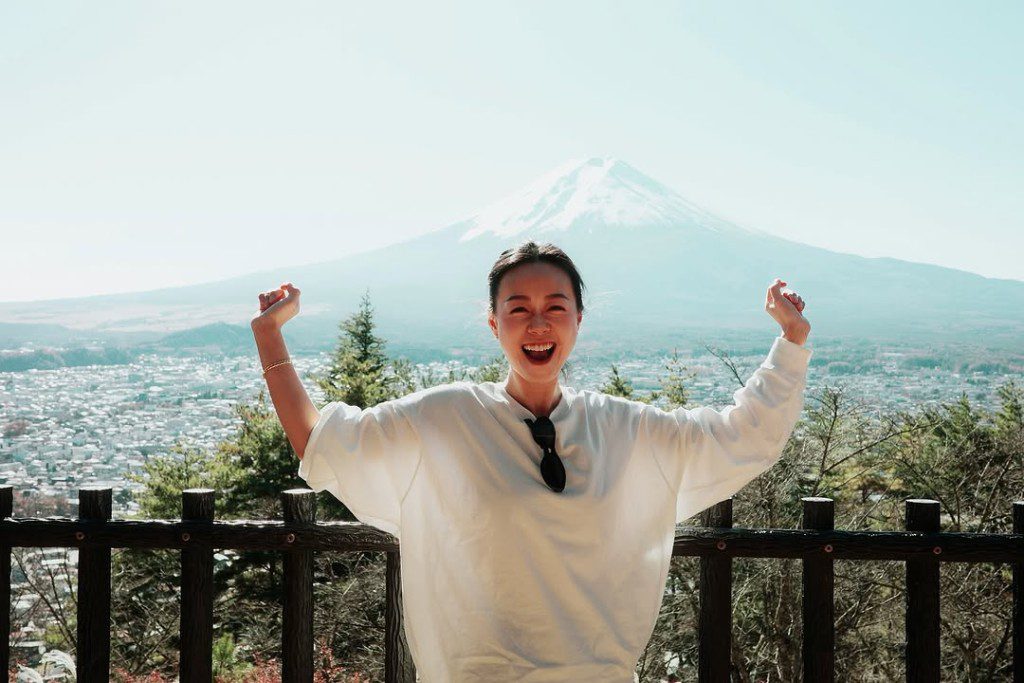 早前黃心穎舉家到日本旅行,並分享多張風景照。