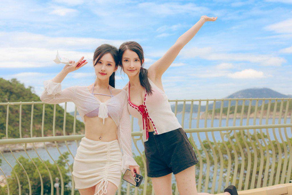 七位女神泳裝造型,各有美態。