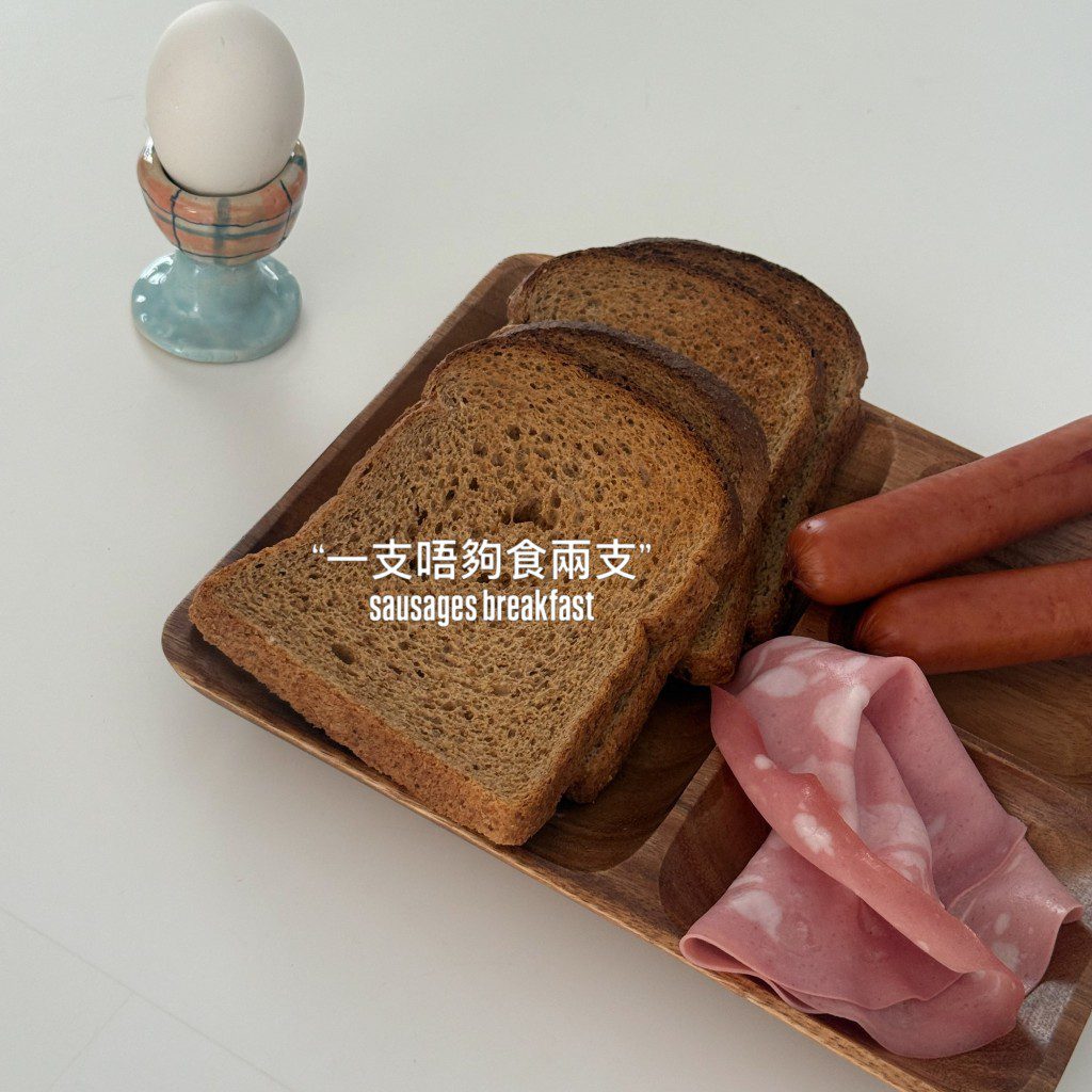 譚旻萱分享的早餐照,引發網民熱議。