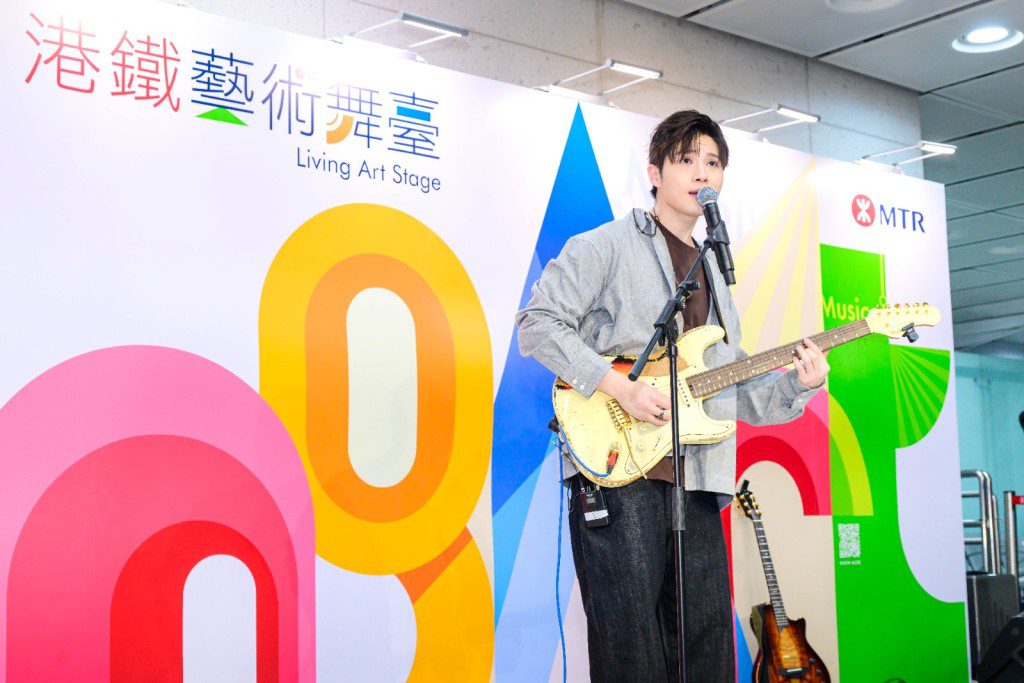 Michael C分享教Serrini父母做運動時,會以按摩環節吸引他們參與。