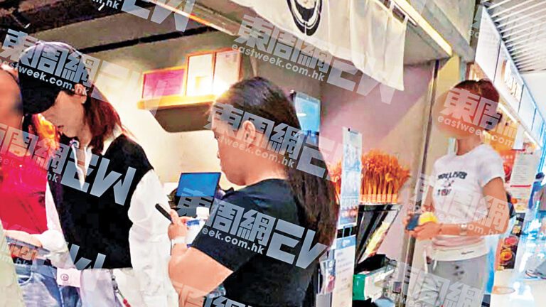 蔡少芬在自助售賣機為家人點餐。《東周刊》圖片