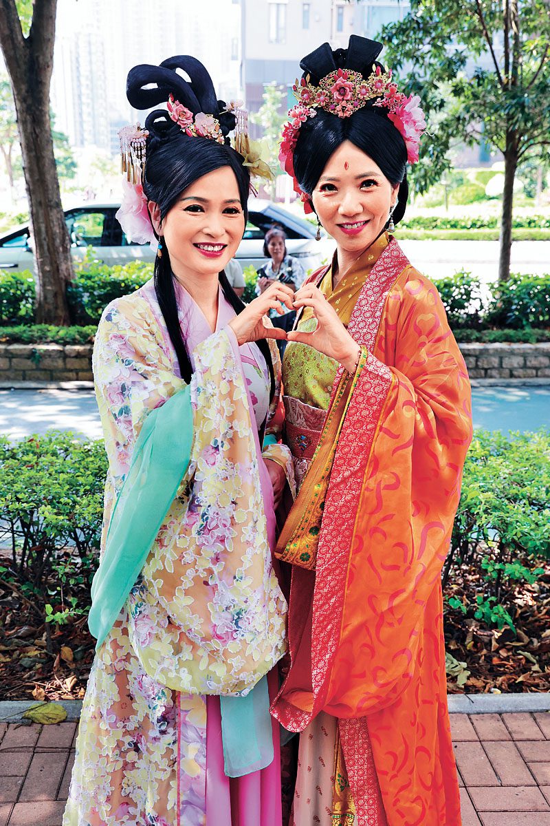 樊亦敏與車婉婉齊派心。