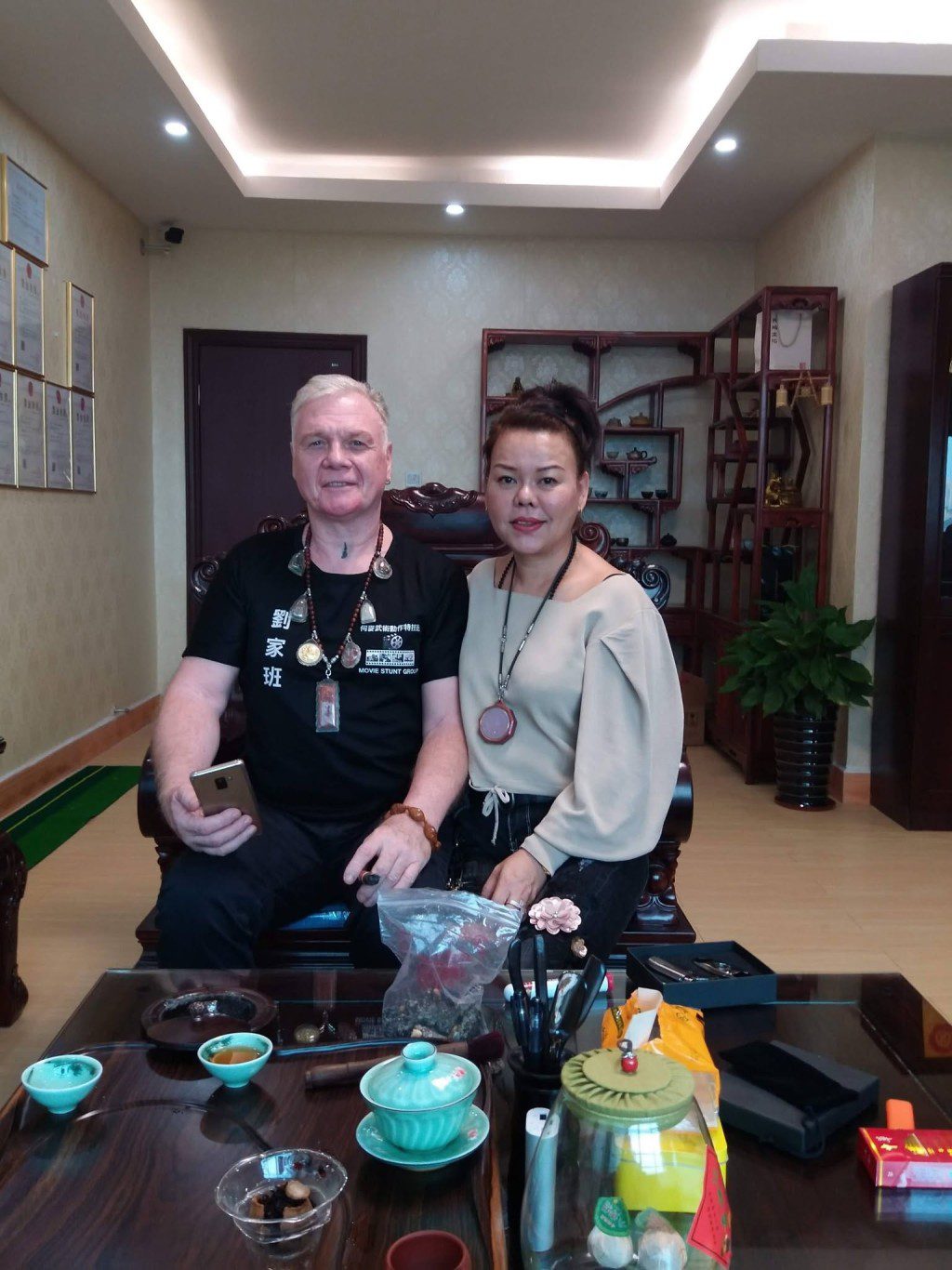 何麥的太太Christie連日來在Facebook訴說對丈夫的懷念,並分享他昔日的成就。