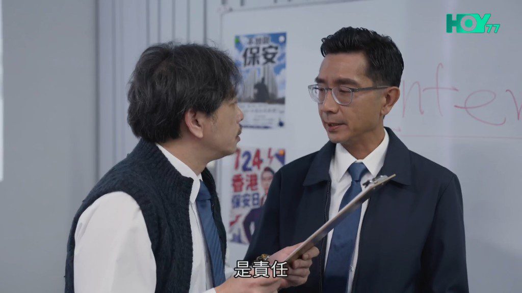 曾睿智(左)的對白風格被部分觀眾指老土且不好笑。