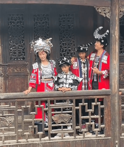洪天明一家亦有參與拍攝。