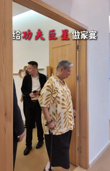洪金寶早前在內地舉辦豪華家宴，當日並未使用輪椅代步。