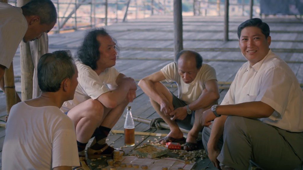 洪金寶（右）於1988年主演改編自師傅及自身童年經歷的電影《七小福》，再度榮膺影帝。