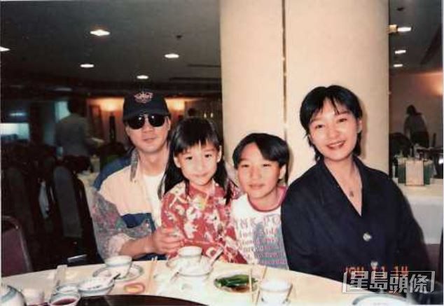 雪梨在1983年為徐少強誕下兒子徐偉棟，並於1987年再生下女兒徐頴堃。