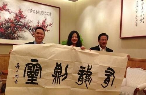 趙薇與黃有龍於2008年註冊結婚。