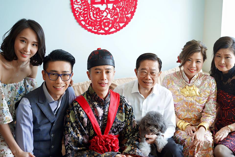 陸浩明弟弟2016年結婚時曾拍全家福。