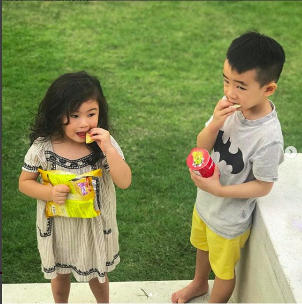 梁浸浸小時候曾與陳小春兒子Jasper一同上節目。