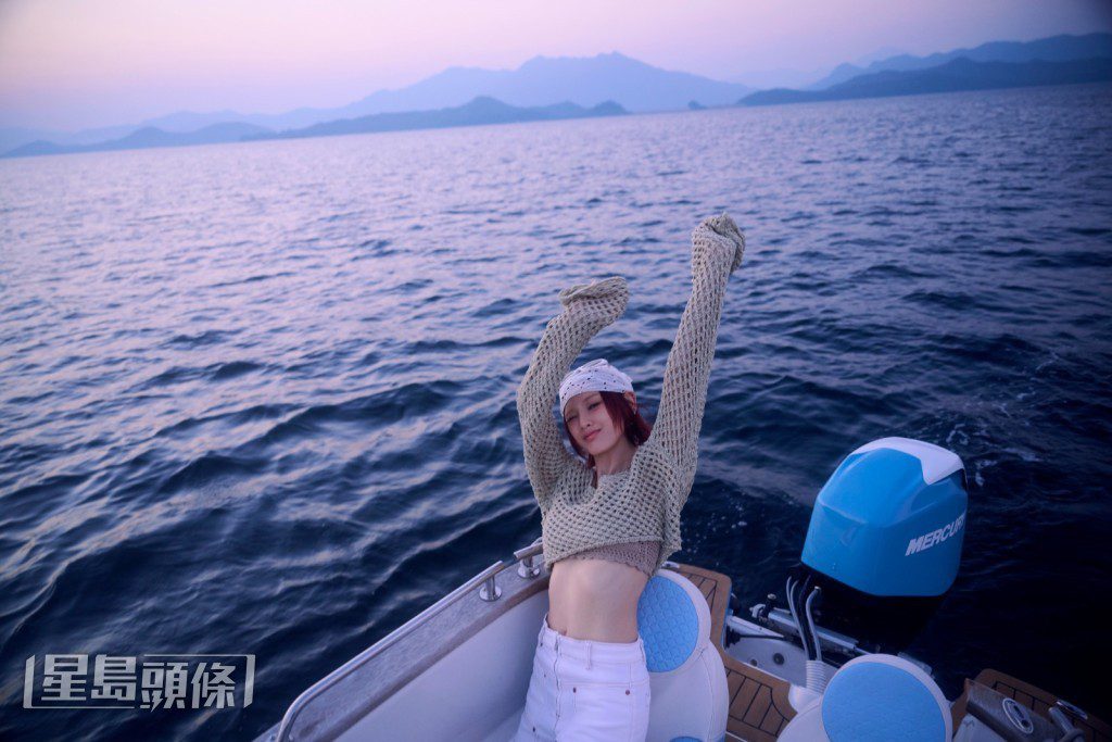 MV 更特意安排出海拍攝。
