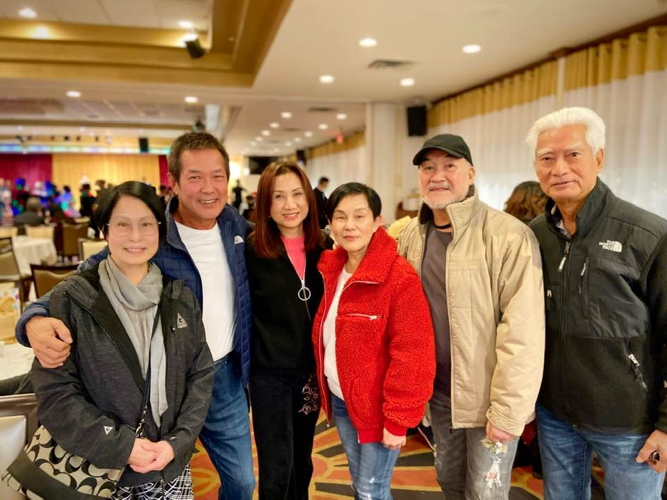 周秀蘭曾擔任「溫哥華影視人協會」會長,與不少圈中人保持聯絡。