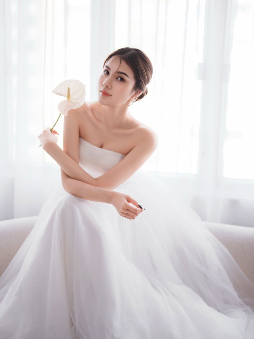鄧凱文早前於IG分享性感婚照。
