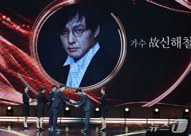 已故歌手申海澈2014年離世,獲追授『銀冠文化勳章』。