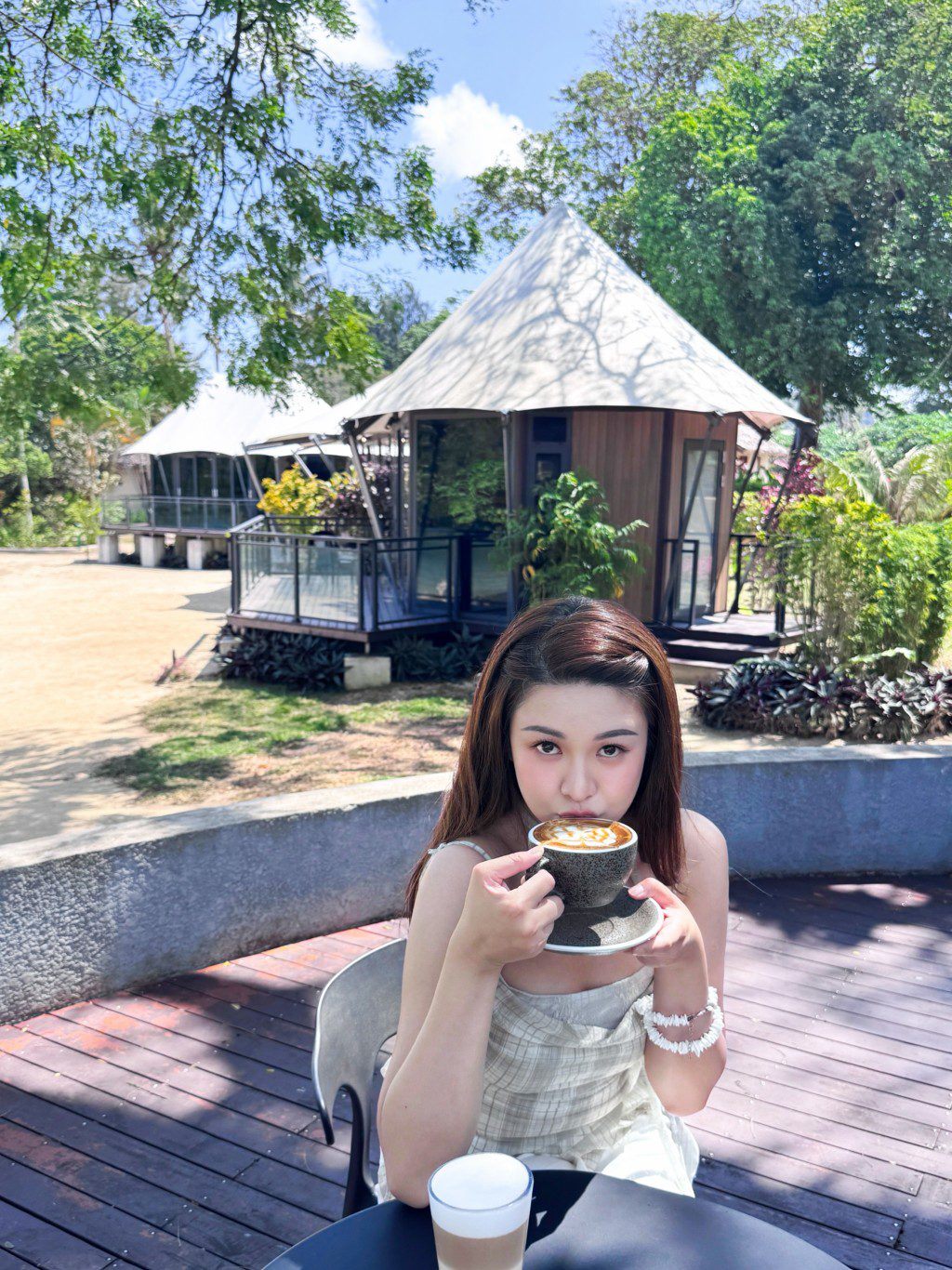 江嘉敏曾被網民截圖批評「綠茶味濃」兼炫富,她幽默回應「綠茶養生」。