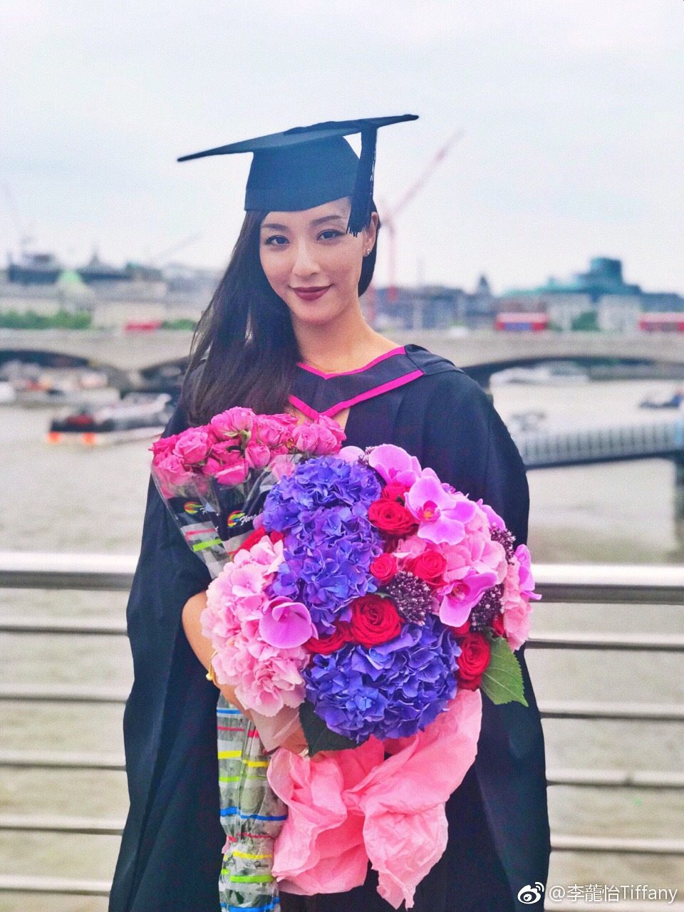 李蘀怡在2018年完成大學學位。