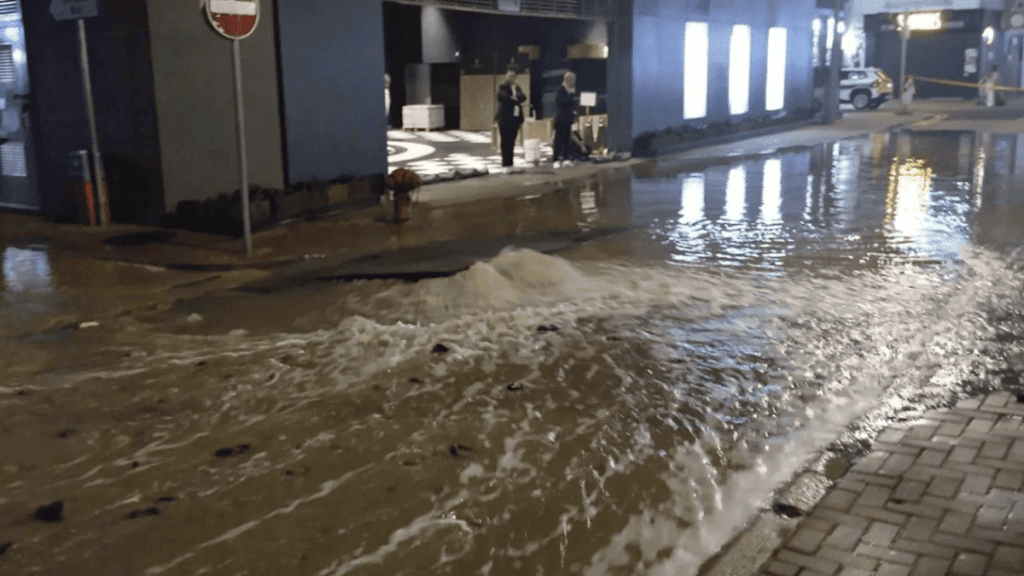 上環畢街鹹水管爆裂 水務署緊急停水通宵搶修 文咸東街一帶受影響