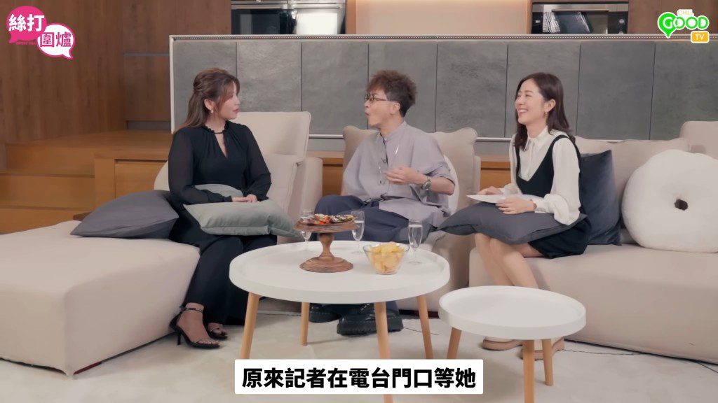 原來當時唐詩詠住在電台對面大廈,而記者正在電台門口準備「埋伏」她。