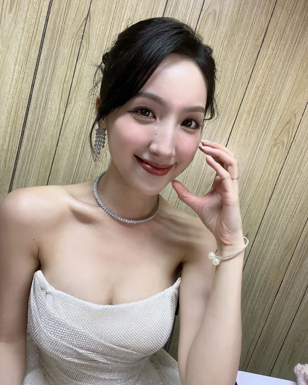海兒擁有玲瓏S形曲線。