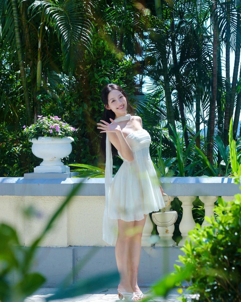海兒成為女高音歌唱家。