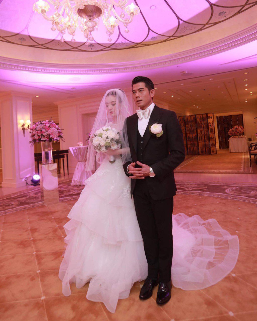 結婚當時於半島酒店設宴。