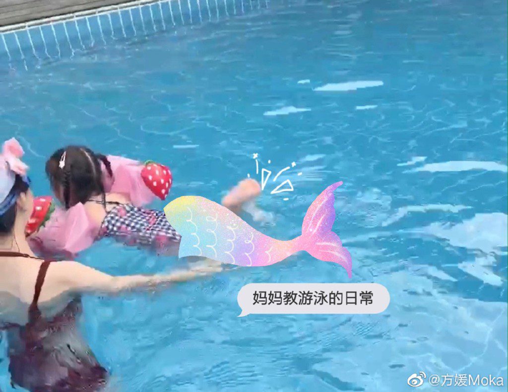 亦有泳池,與女兒一起游泳。