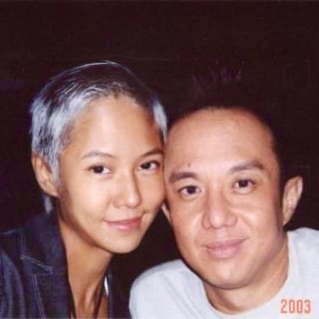 Vicky（左）是黃大煒相處多年的女友及經理人。