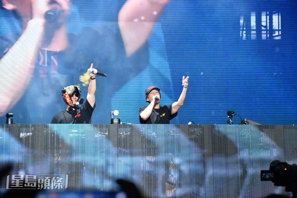 陳冠希到主舞台，為正在打碟的好友潘世亨擔任嘉賓。