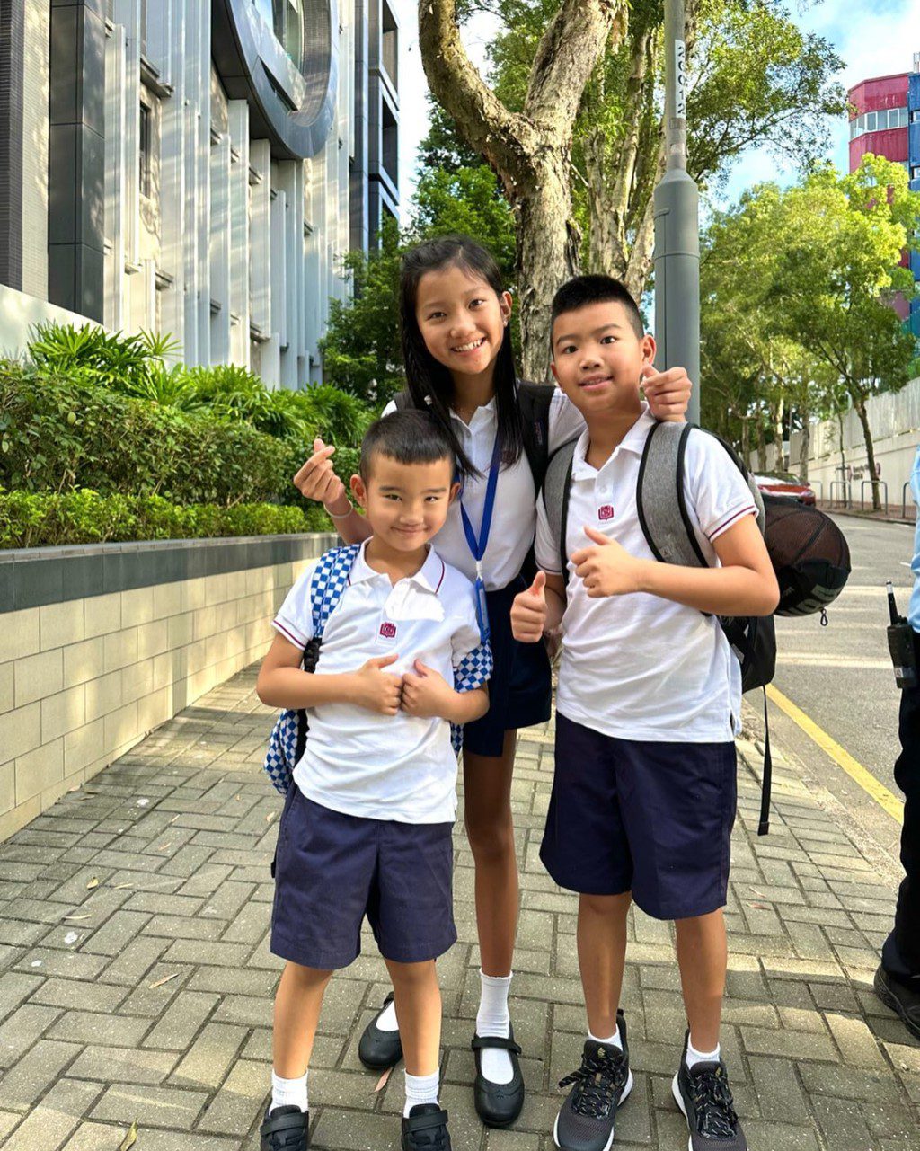 曹敏莉的三名子女都在香港知名的漢基國際學校(CIS)就讀。