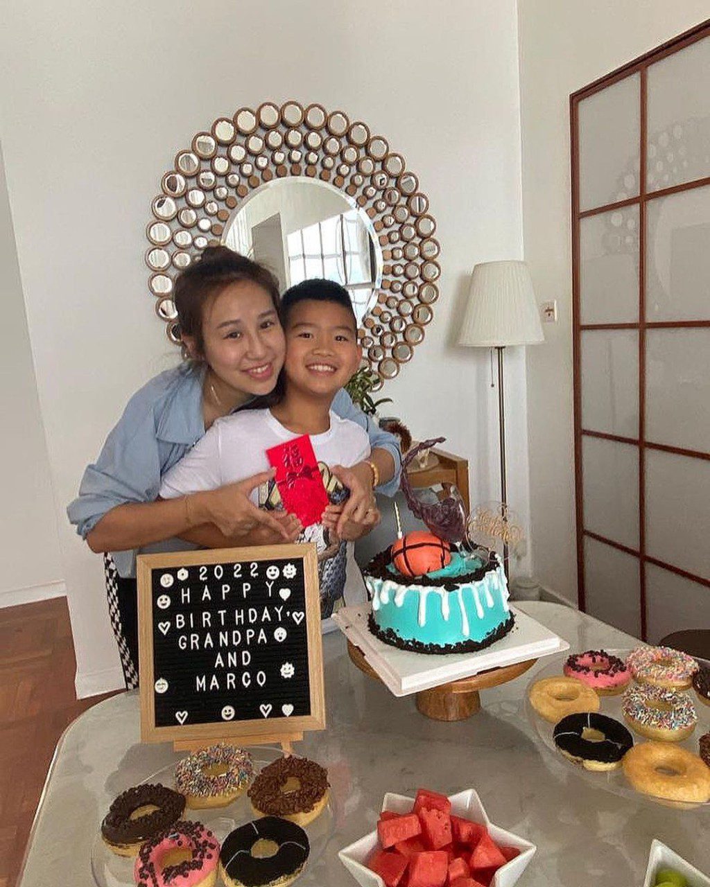 曹敏寶在婚後第二年誕下兒子。