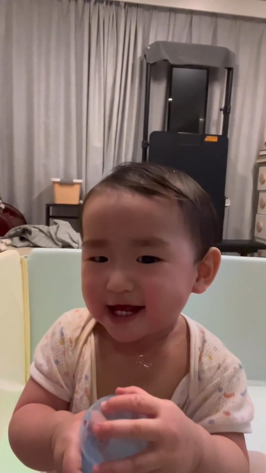 女兒出生後,便將健身器材收起。