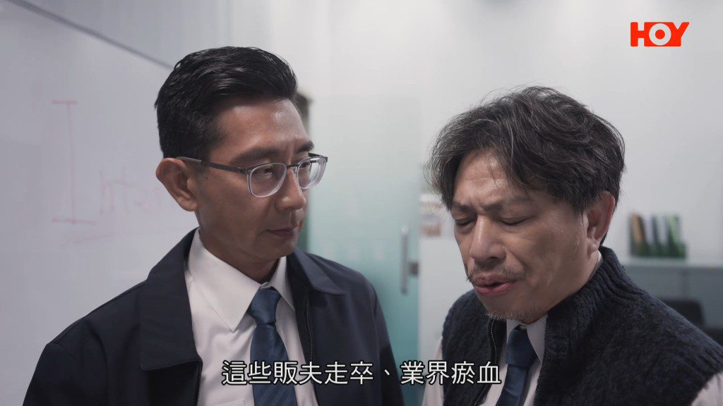 演員曾睿智飾演的「邱副」,是豪宅「臨海峯」中年紀最大的保安。