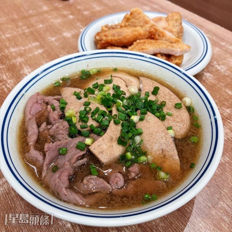 店內的厚切豬膶牛肉麵及炸豬扒都是招牌菜式。